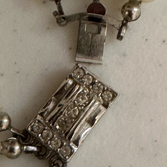 Franklin Mint Jacqueline Kennedy Triple Strand Faux Replica Pearl Necklace - Picture 6 of 16